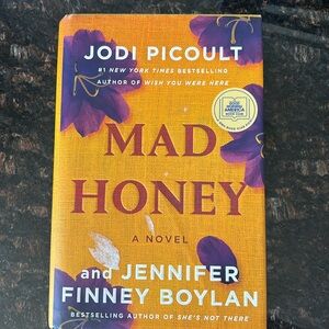 📚 5/$15 book bundle: Mad Honey by Jodi Picoult & Jennifer Finney Boylan